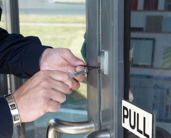 24/7 Commercial locksmith service